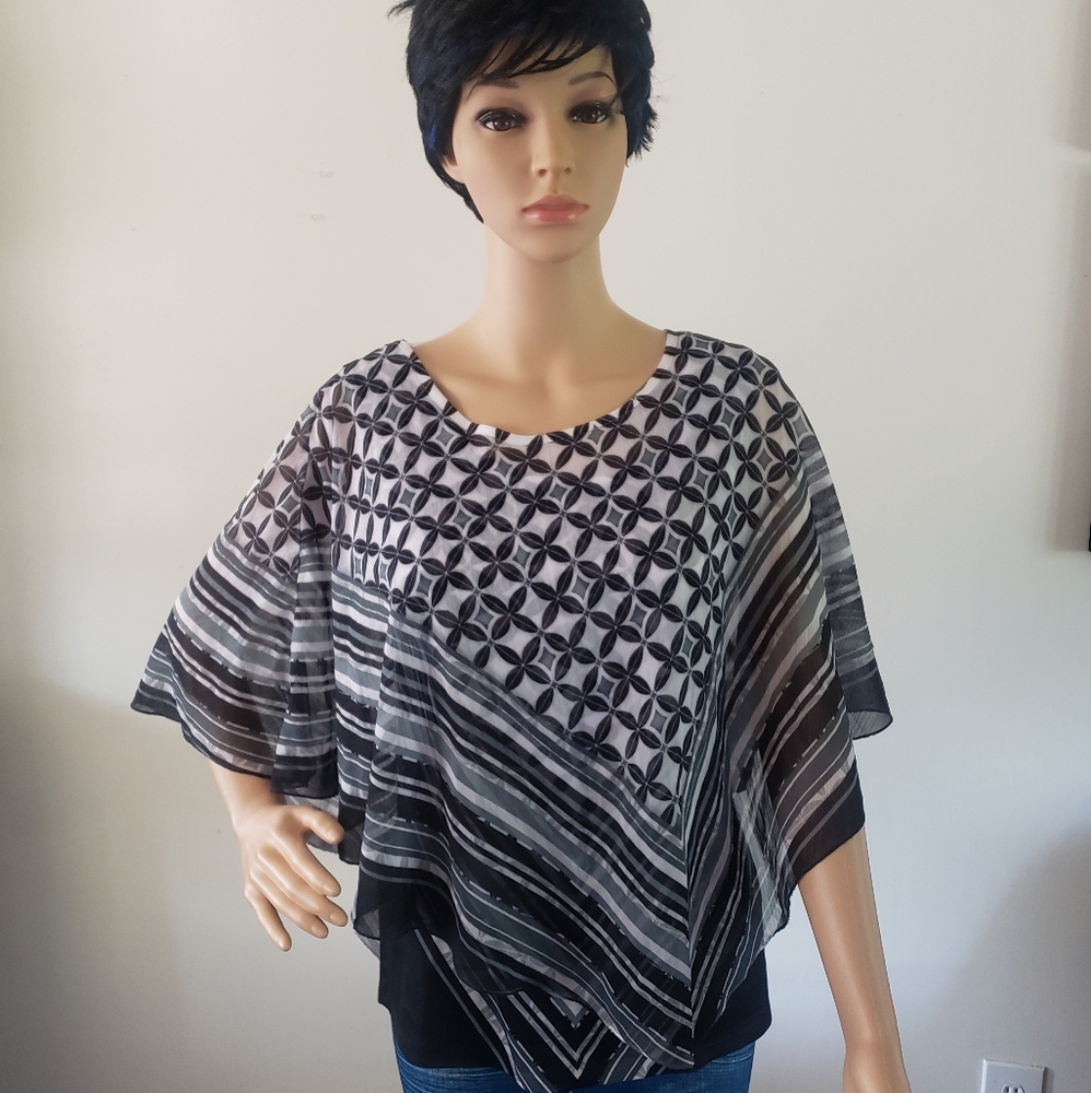 HOST PICK 👛💋 FABULOUS KNIT TANK TOP AND PONCHO